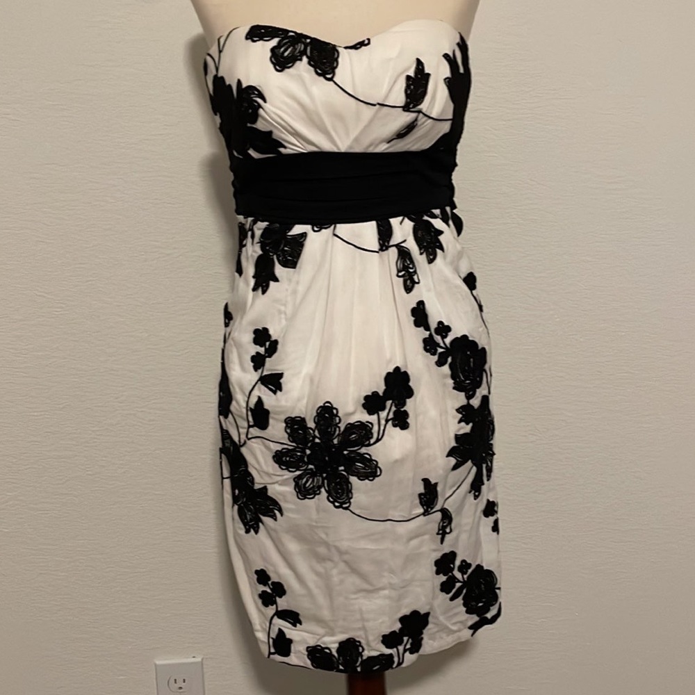 MyMichelle White Black Floral Embroidered Cotton Strapless Sweetheart Dress 3 S